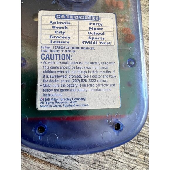 Hangman Electronic Handheld Game Milton Bradley 1995 Pocket Travel Works - Picture 2 of 4